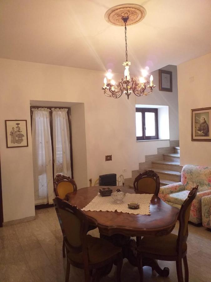 La Casa Di Lina Appartement Sezze Buitenkant foto